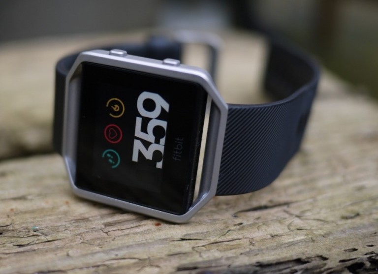 fitbit versa compared to fitbit blaze