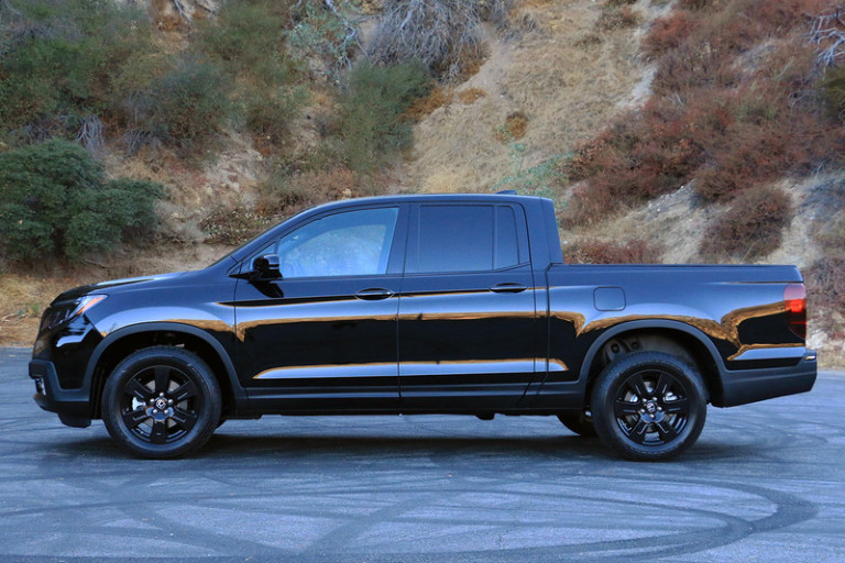 2017-honda-ridgeline-awd-black-edition-0029-800x533-c