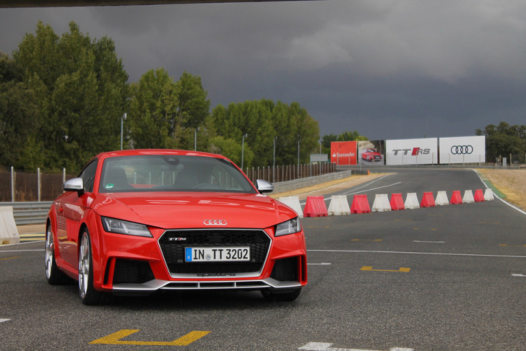 2017-audi-tt-rs_ah_03-970x647-c