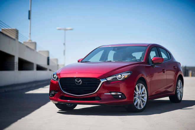 2017-Mazda3-front-three-quarter-02