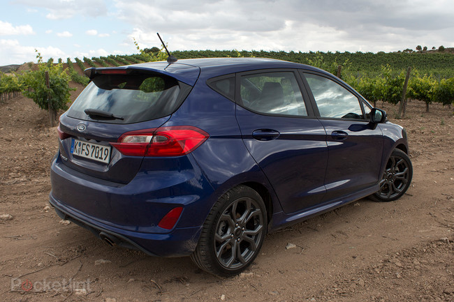 141495-cars-review-ford-fiesta-2017-st-line-image6-gg8nixsbza