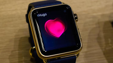 Lonely people are sending each other heartbeats via Apple Watch