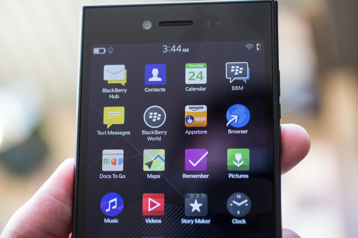 The BlackBerry Leap ditches the keyboard to lure young professionals (hands-on)