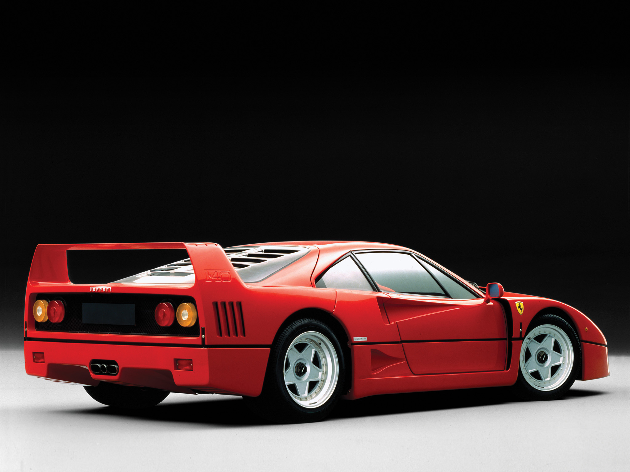 LEGO Ferrari F40 immortalizes classic supercar in plastic