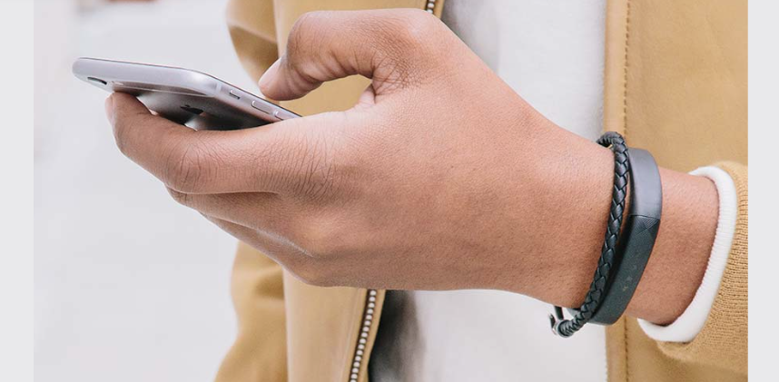 Apple Stores to carry Jawbone UP once again