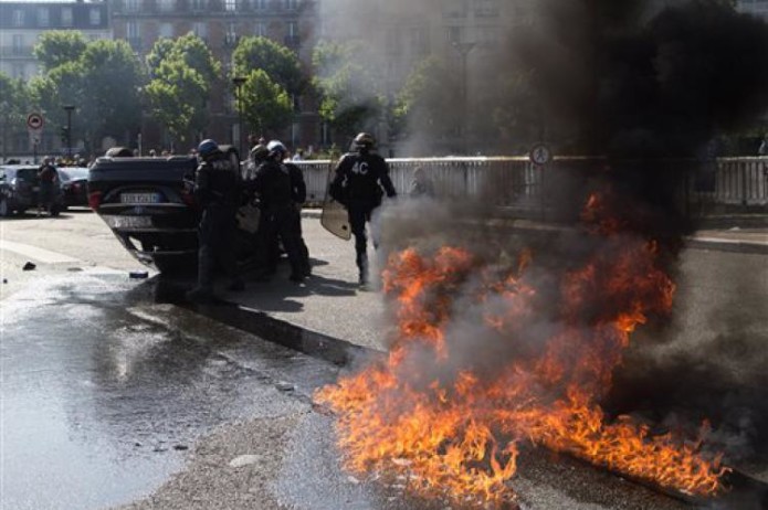 Police start seizing Uber cars in France