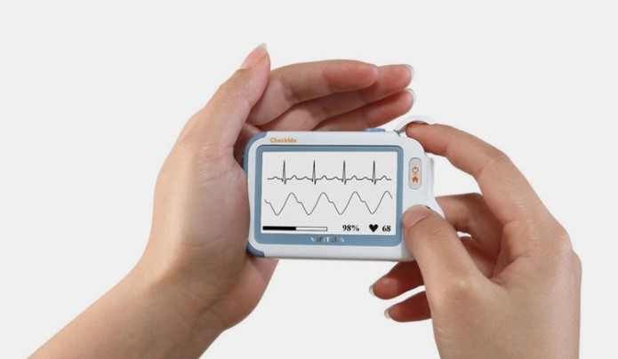 CheckMe Is A Real Medical Tricorder You Can Buy