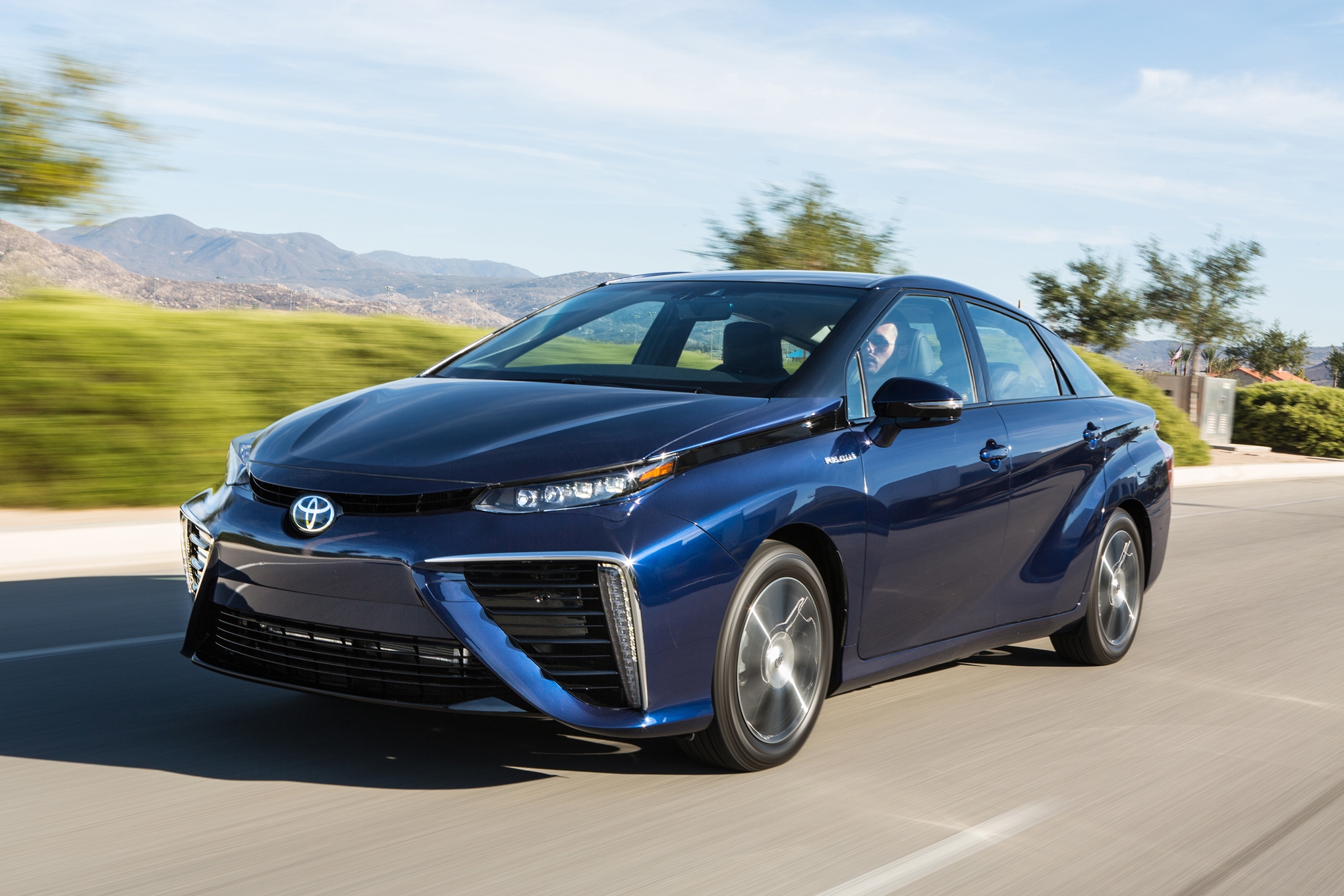 2016 Mirai sets a 312 mile record for zero-emission cars