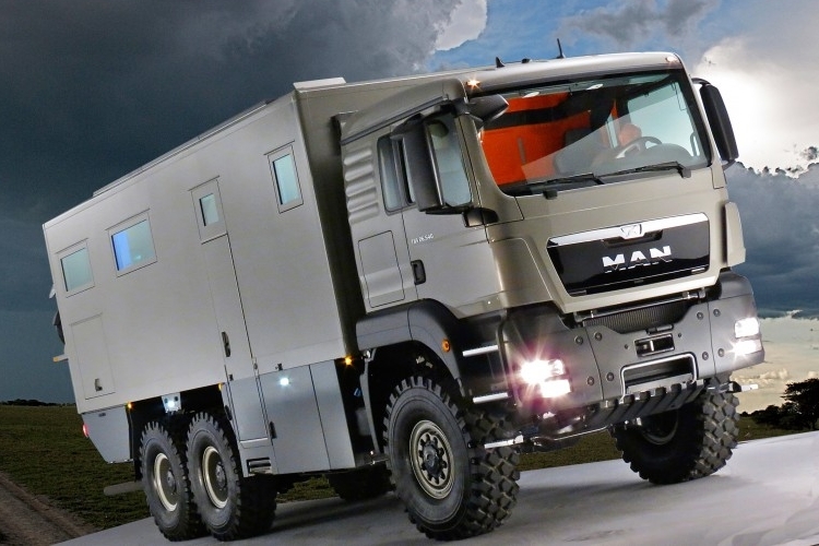 This Global XRS 7200 Motorhome Looks Nicer Than Many Small Apartments