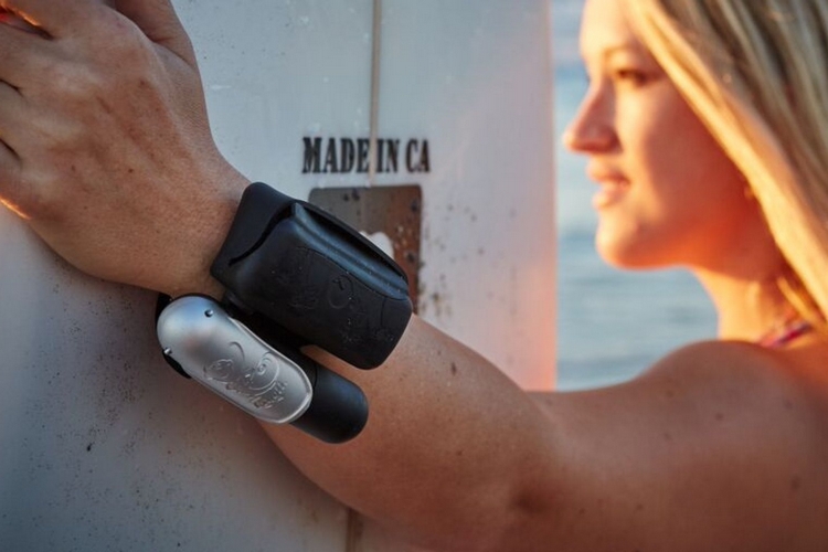 Wrist-Worn Kingii Inflates With A Tug To Keep You From Drowning