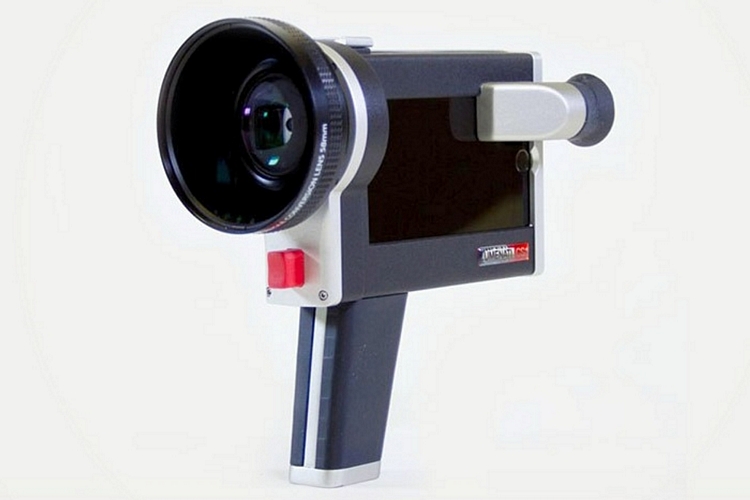 Lumenati CS1 Turns Your iPhone Into A Super 8 Camera
