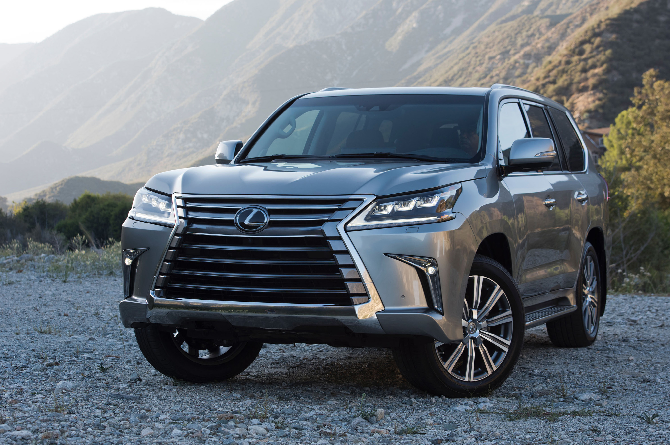 Lexus LX 570 features All-speed Dynamic Radar
