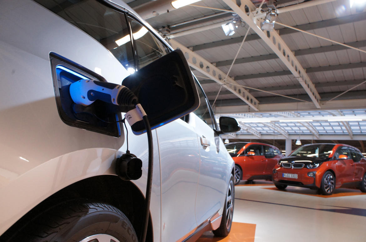BMW i3 owners offered cash to delay car charging
