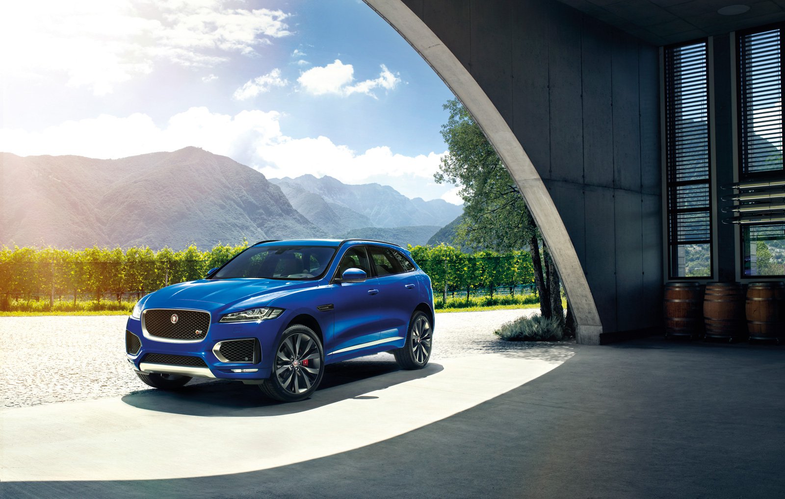 2017 Jaguar F-PACE crossover debuts at Frankfurt Motor Show