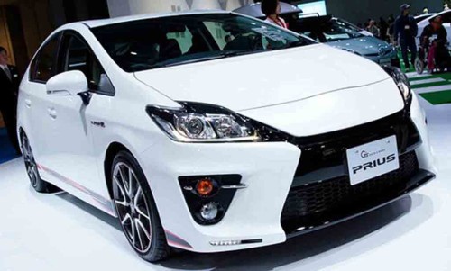 Toyota shows off tech inside new 2016 Prius