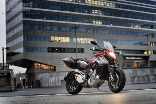 2015 MV Agusta Stradale 800 First Ride Review