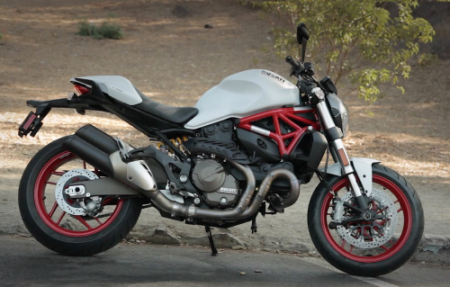 2015 Ducati Monster 821 Comparison