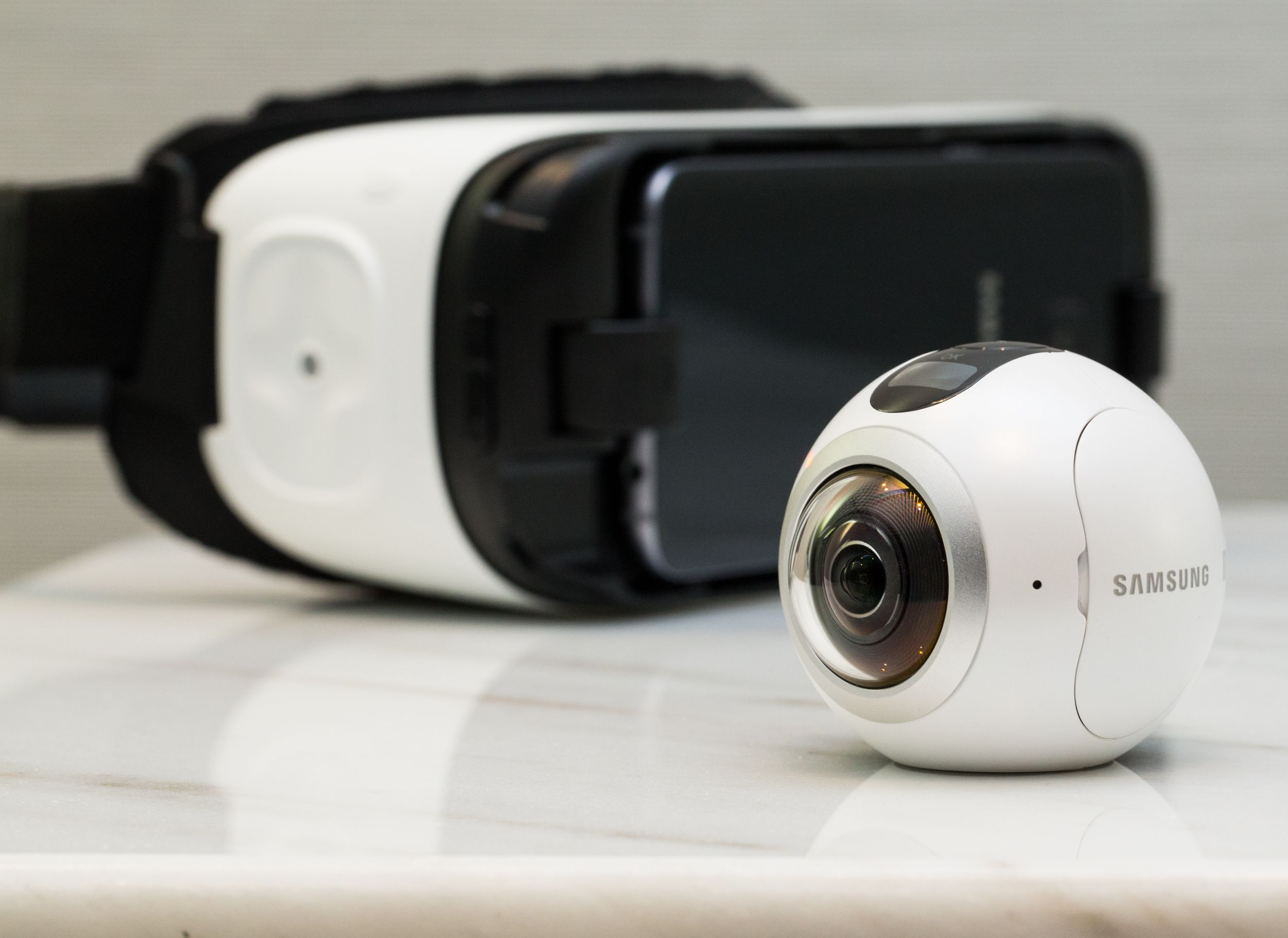Gear 360 Camera Hands-on Review : VR Selfies for All