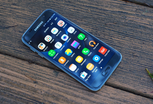Samsung Galaxy S7 Review: Beauty and a Beast