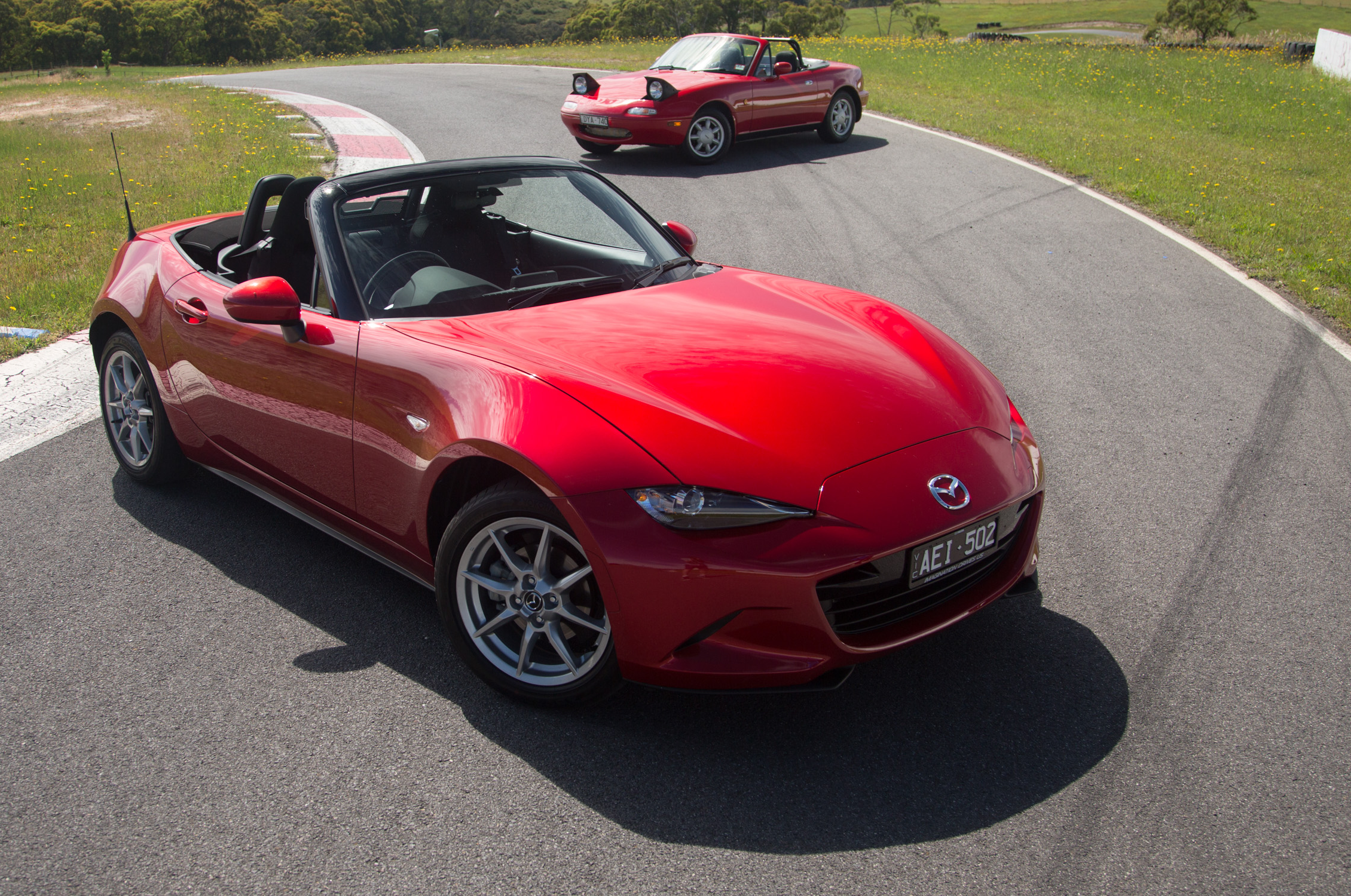 Mazda MX-5 Old v New Comparison Review : First-generation NA v fourth-gen ND