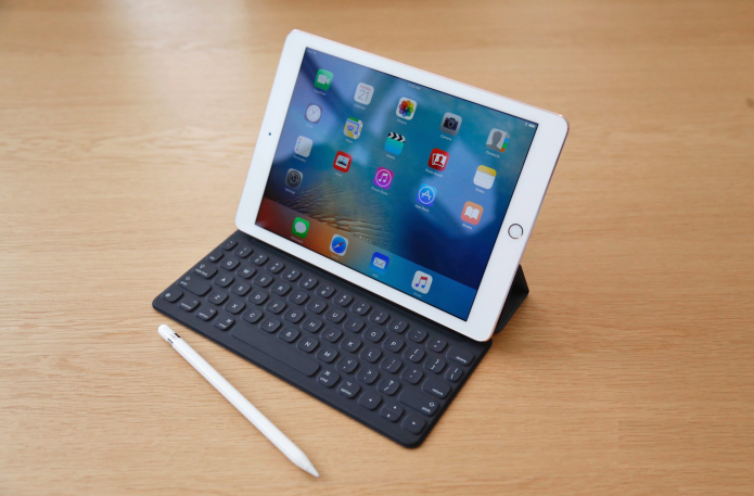 iPad Pro 9.7 Review – On the road with the laptop killer