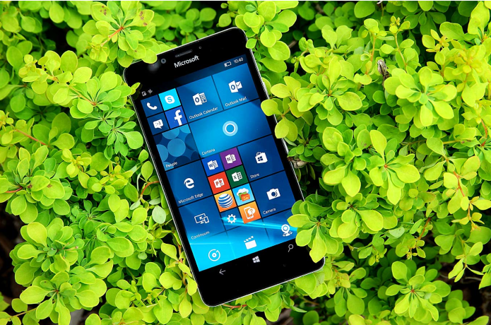 Windows 10 Mobile Isn't Dead Until a Surface Phone Flops