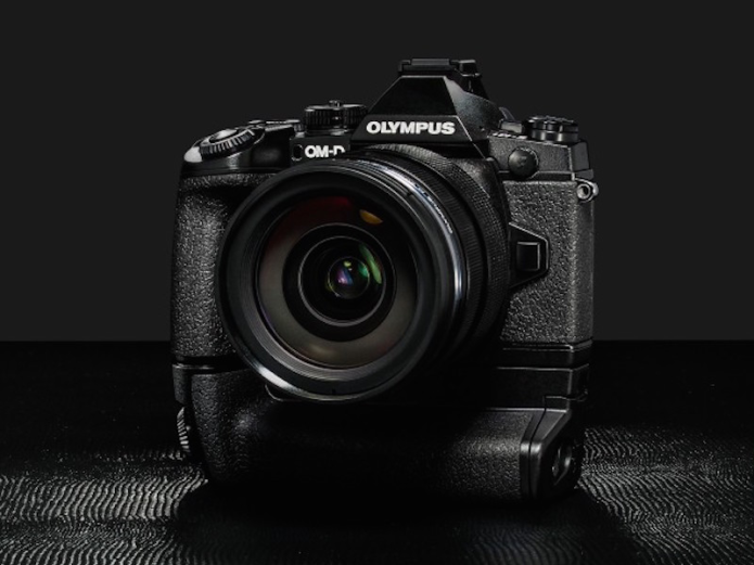 Olympus E-M1II Coming with Dual SD Card Slot