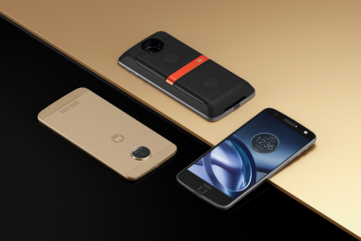 MOTOROLA SLIMS DOWN WITH THE MOTO Z, THEN FATTENS BACK UP WITH SNAP-ON MODS