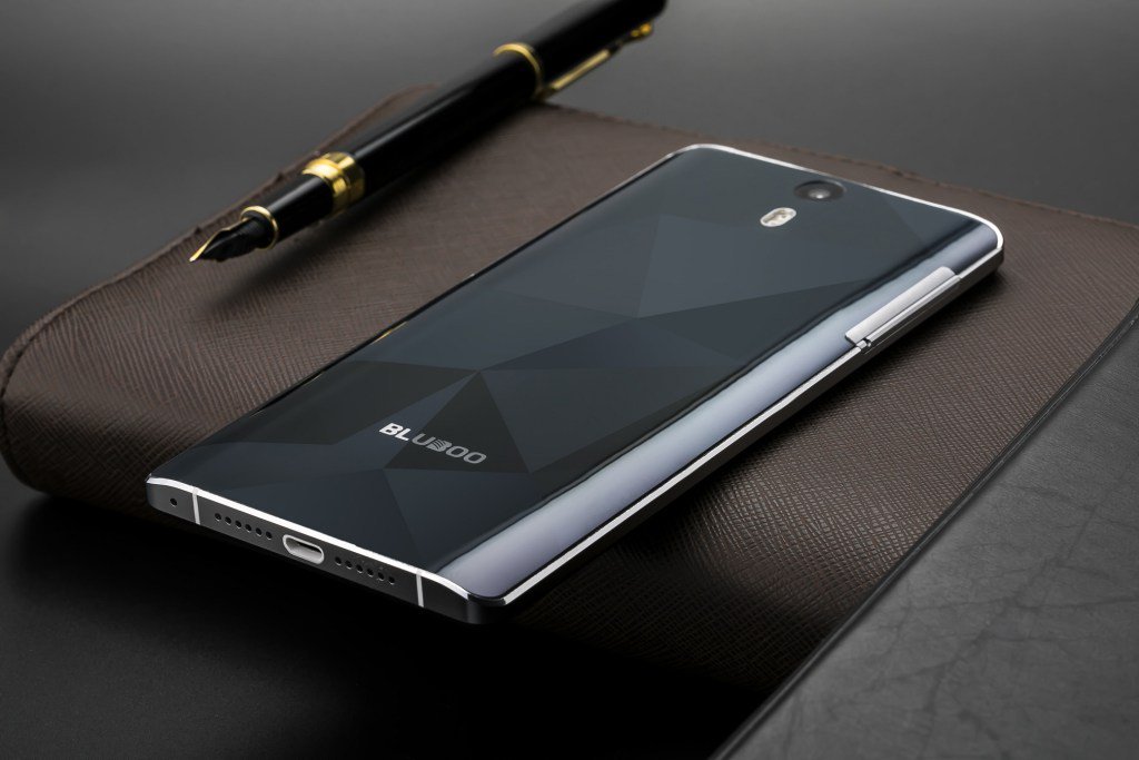 Bluboo Maya Max vs. Meizu M3s – comparison video