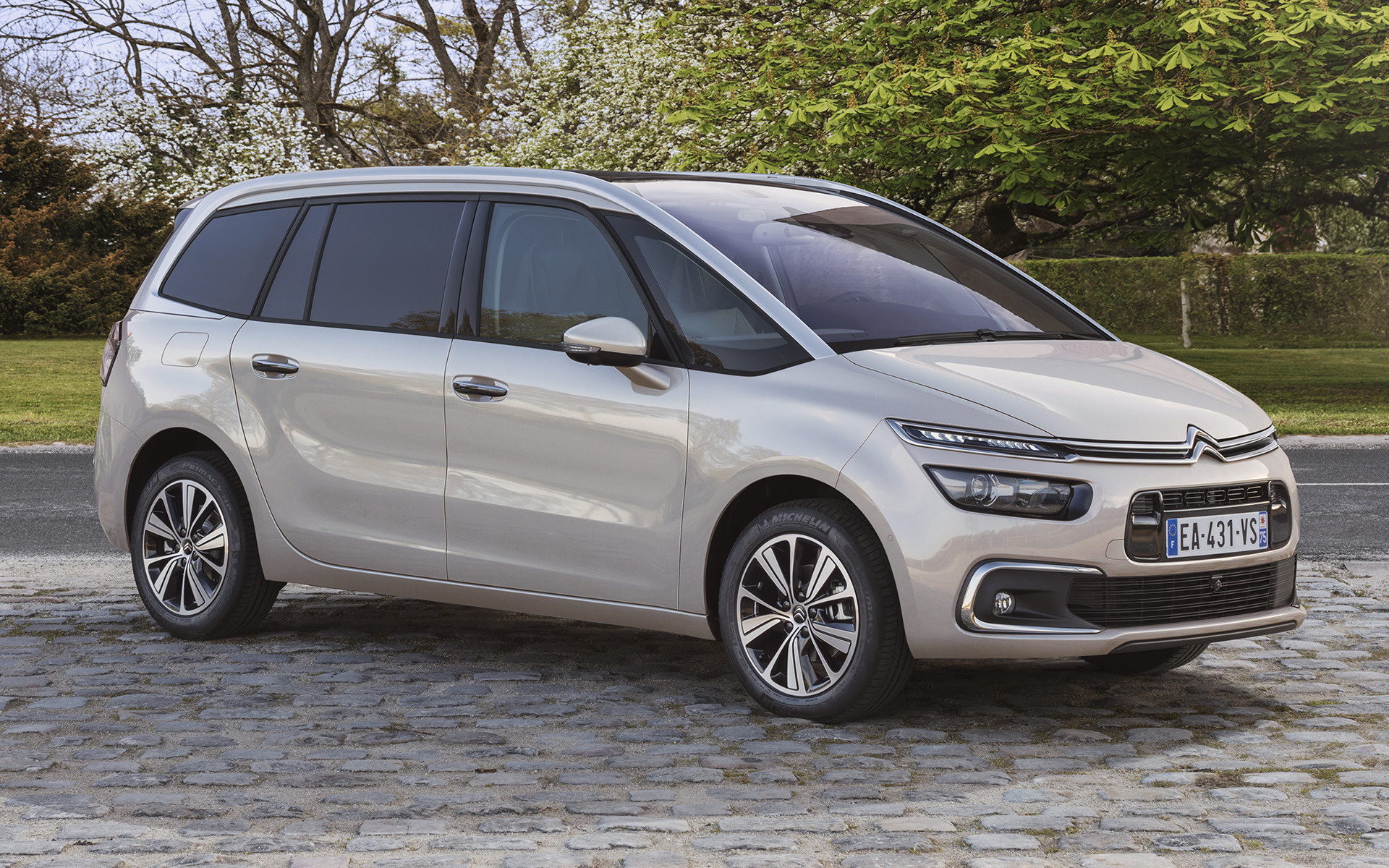 Citroen Grand C4 Picasso review: Carting the kids around couldn’t be more cool