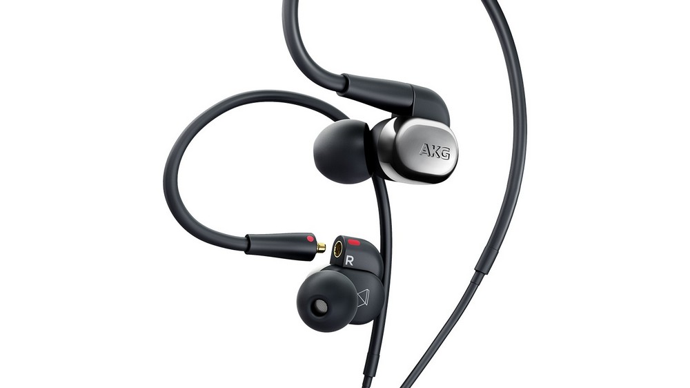 f41ca-akg-n40-hero
