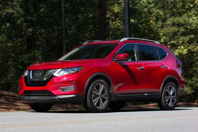 2017-nissan-rogue-hybrid-front-three-quarter-in-motion