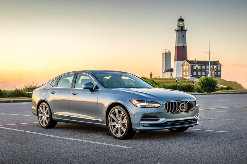 2017-volvo-s90-t6-0012-800x533-c