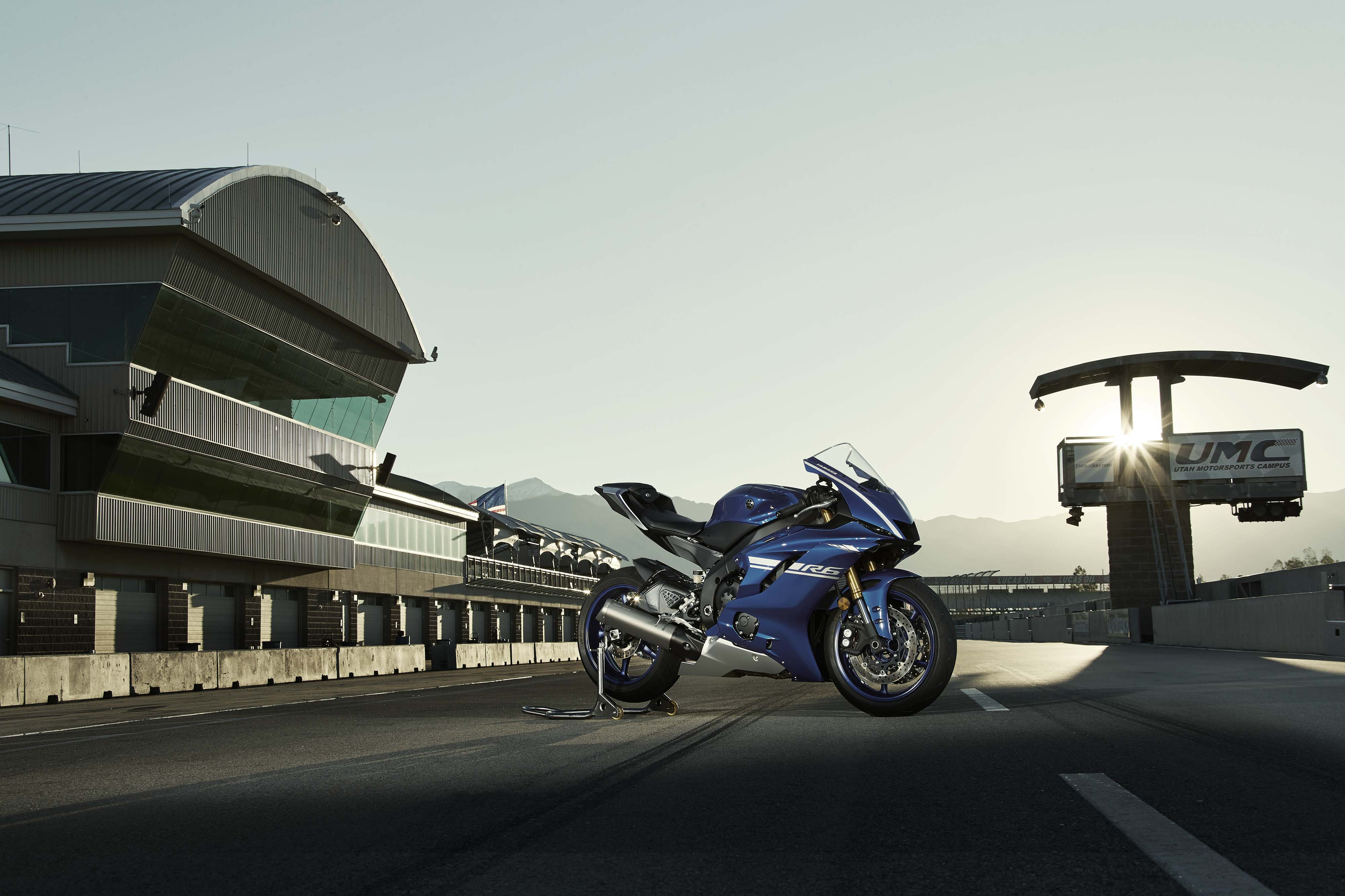 2 r 6. Yamaha r6 4k. Yamaha YZF-r6 4. Yamaha r6 Wallpaper 4k. Yamaha YZF r6 обои.