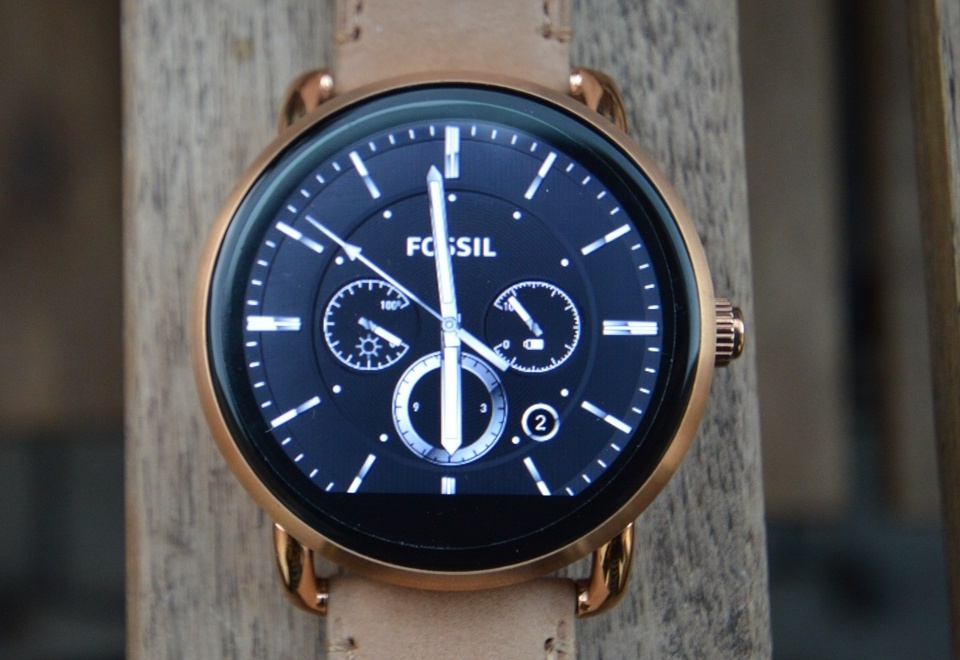 fossil q wander black