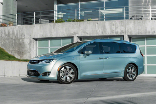 2017 CHRYSLER PACIFICA HYBRID FIRST DRIVE