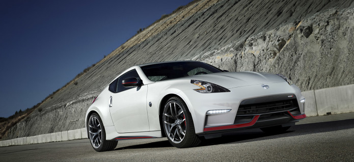 2017-nissan-370z-coupe-nismo-pearl-white-side-view