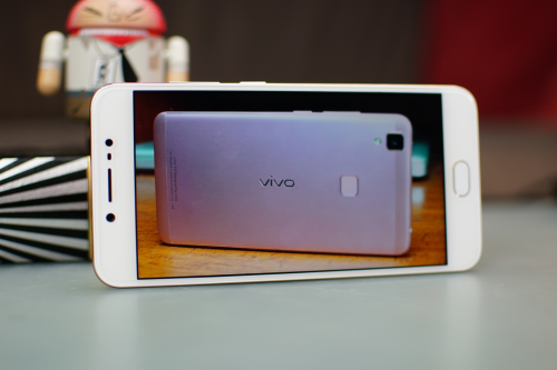 Vivo V5 Initial Hands-on Review: Contender for the Selfie Crown?
