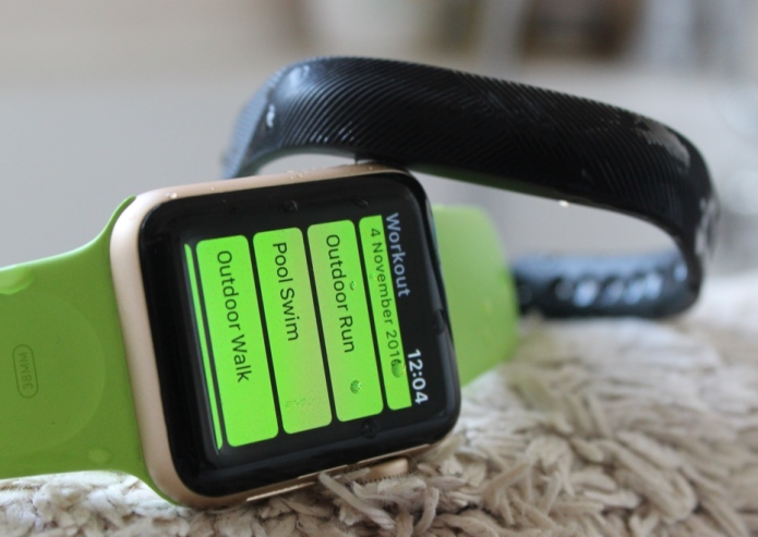 Apple Watch Series 2 v Fitbit Flex 2 Comparison : Swimming