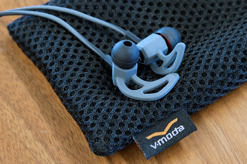 v-moda-forza-earbuds-oncase2-800x533-c