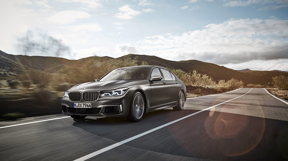2017 BMW M760i xDrive First Drive: One car, two souls