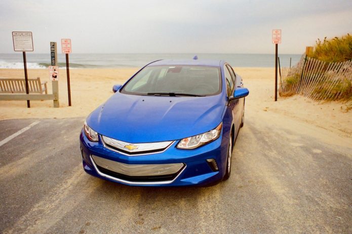 The 2017 Chevy Volt Is the Hybrid That Will Finally Win You Over