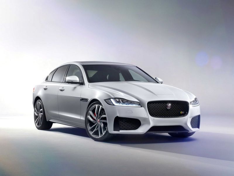 2018-Jaguar-XF-front