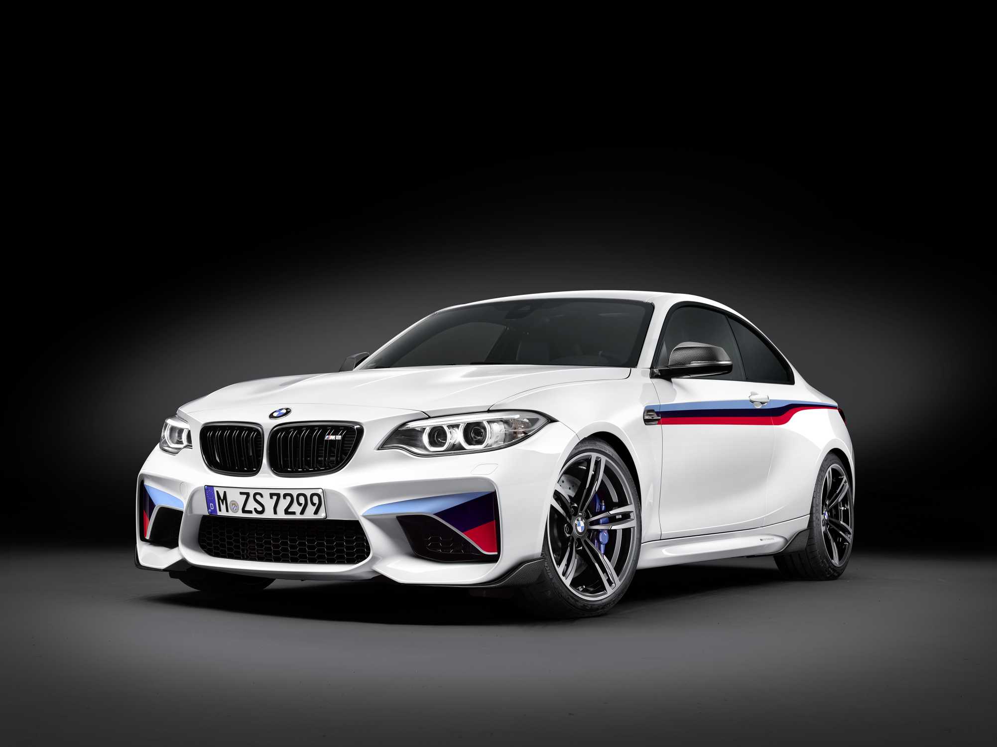 P90207893-the-new-bmw-m2-coupe-with-bmw-m-performance-parts-02-2016-2002px