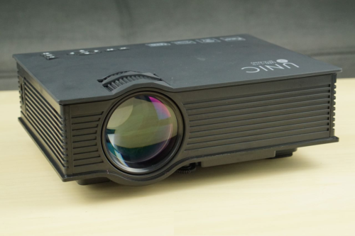 UNIC UC46 1200LM LED Multimedia Projector Review: How Good Can A Sub-$100 Projector Be?