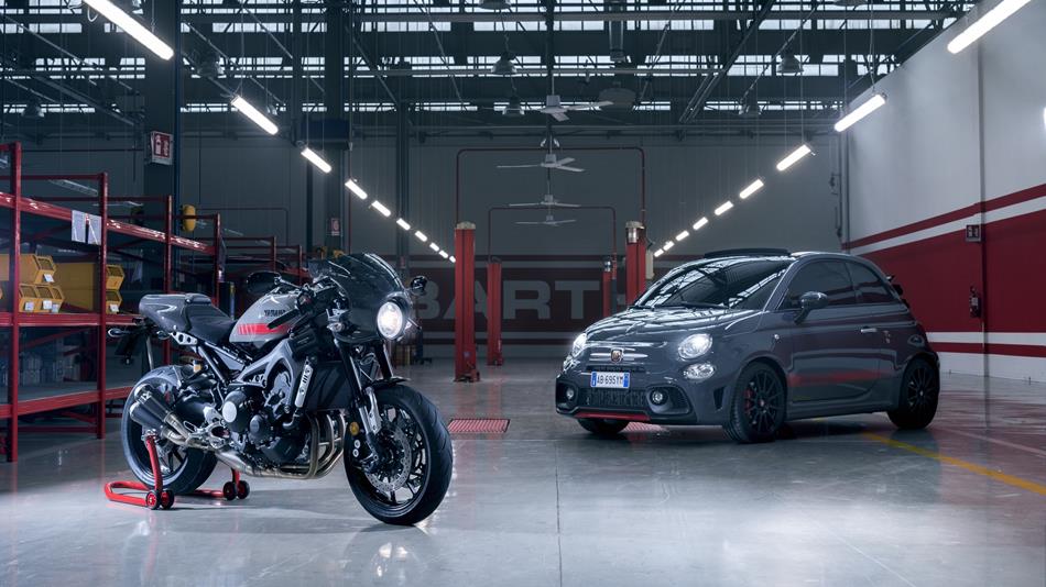 2017-Yamaha-XSR900-Abarth-EU-Nimbus-Grey-Static-014