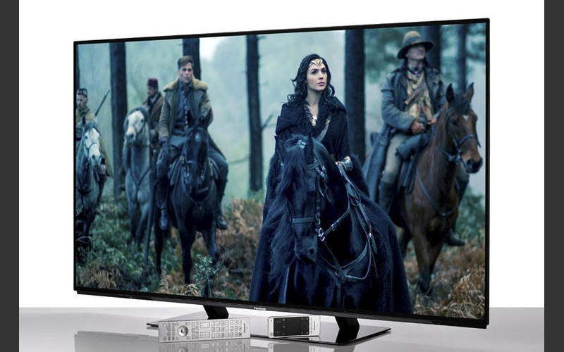 Panasonic TX-55EZ952B review