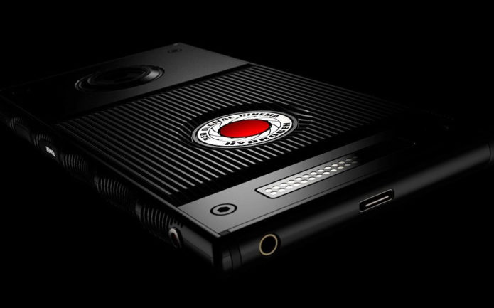 Video: First hands-on with the modular RED Hydrogen One holographic smartphone