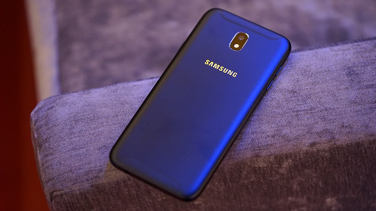 Galaxy J7 Pro vs Galaxy J7 Plus : The Photo-Centric J7 Face Off