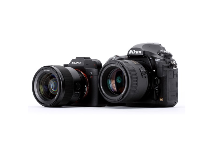 Nikon D850 vs Sony a7R III: Which is best?